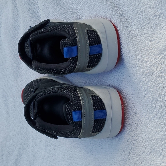 *SOLD*Toddler Cat & Jacker Sneakers Size 10 - Picture 2 of 6